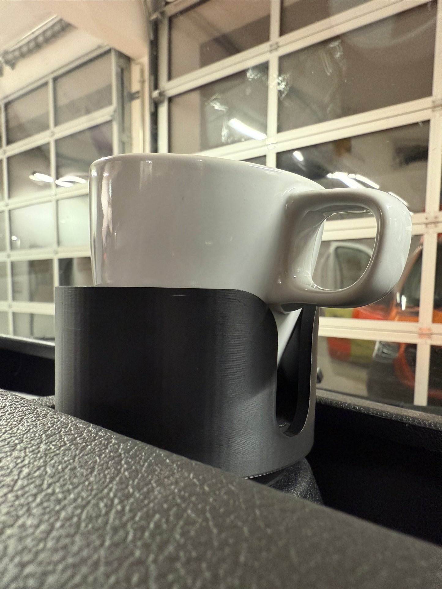 TassenBuddy – Der Kaffeetassenhalter für den Rettungsdienst