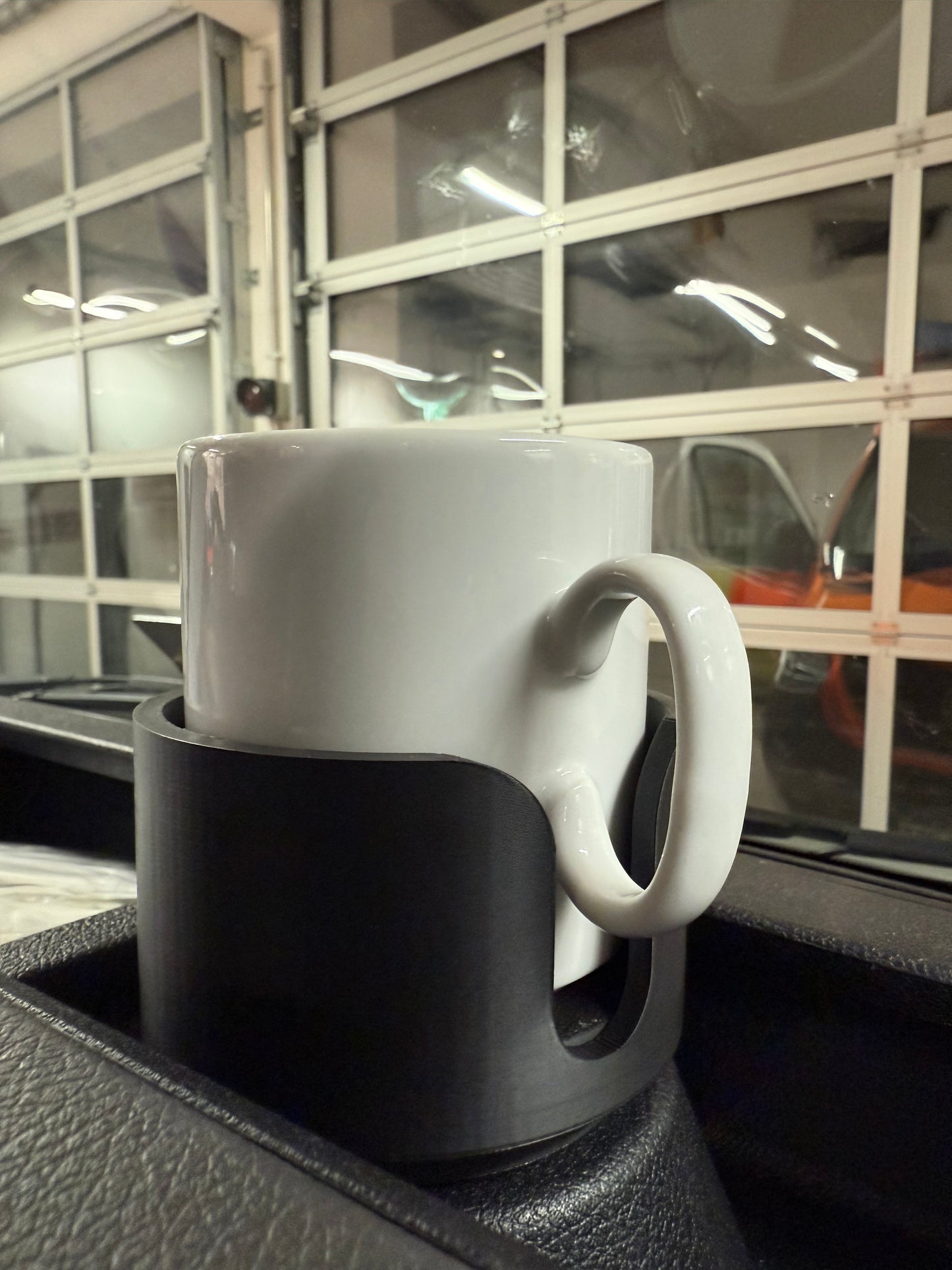 TassenBuddy – Der Kaffeetassenhalter für den Rettungsdienst