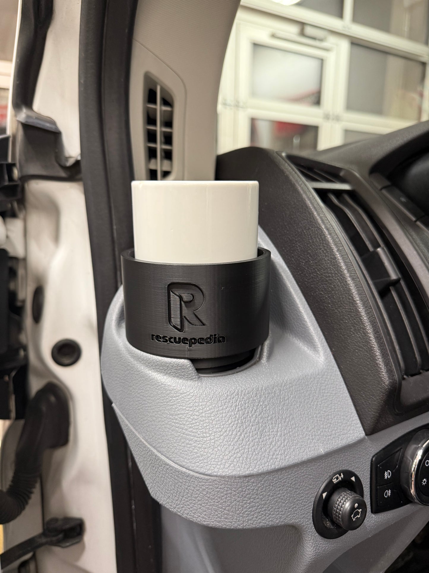 TassenBuddy – Der Kaffeetassenhalter für den Rettungsdienst