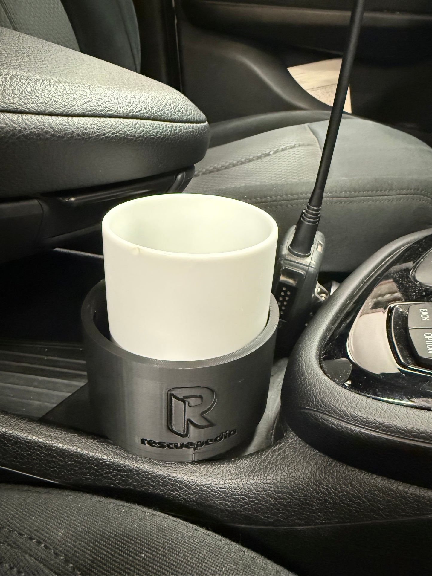 TassenBuddy – Der Kaffeetassenhalter für den Rettungsdienst